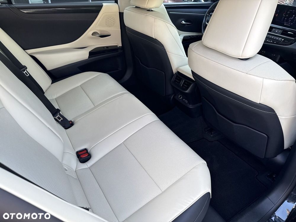 Lexus ES 300h Business Edition - 11