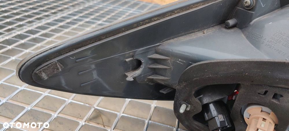 Mazda CX-7 Lampa tylna PRAWA TYŁ - 5