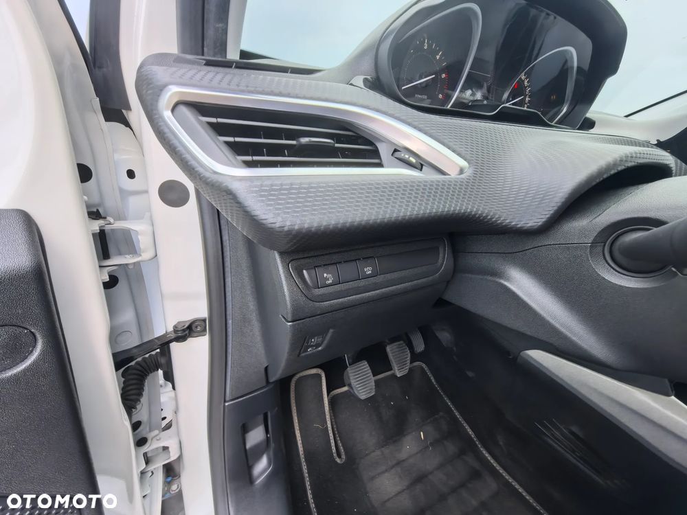 Peugeot 2008 BlueHDi 100 STOP & START Style - 17