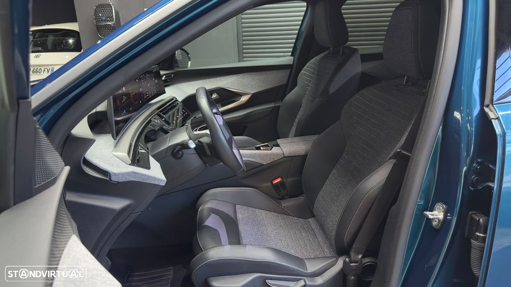 Peugeot E-3008 Allure - 30