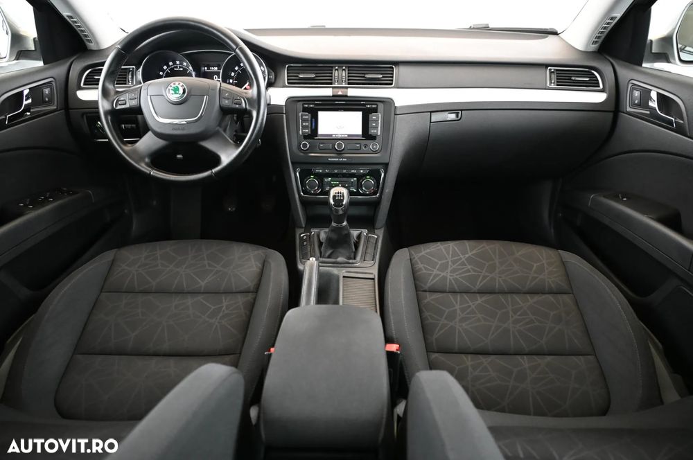 Skoda Superb 2.0 TDI Ambition - 11