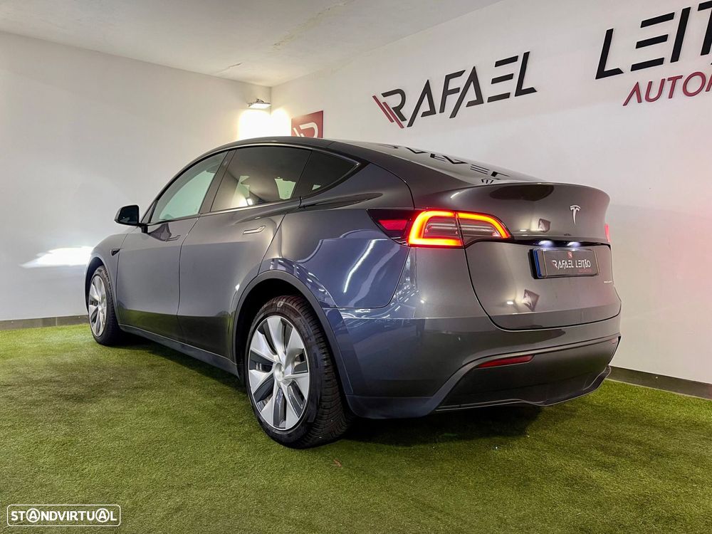 Tesla Model Y Long Range Dual Motor AWD - 11