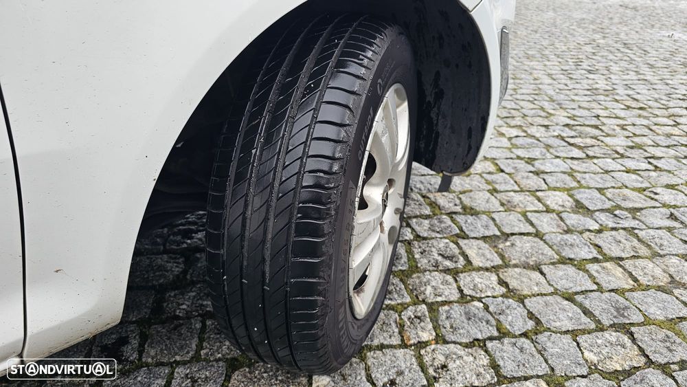 Opel Corsa 2011 photo 2
