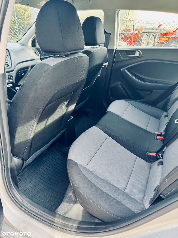 Hyundai i20 1.1 CRDi Comfort - 9