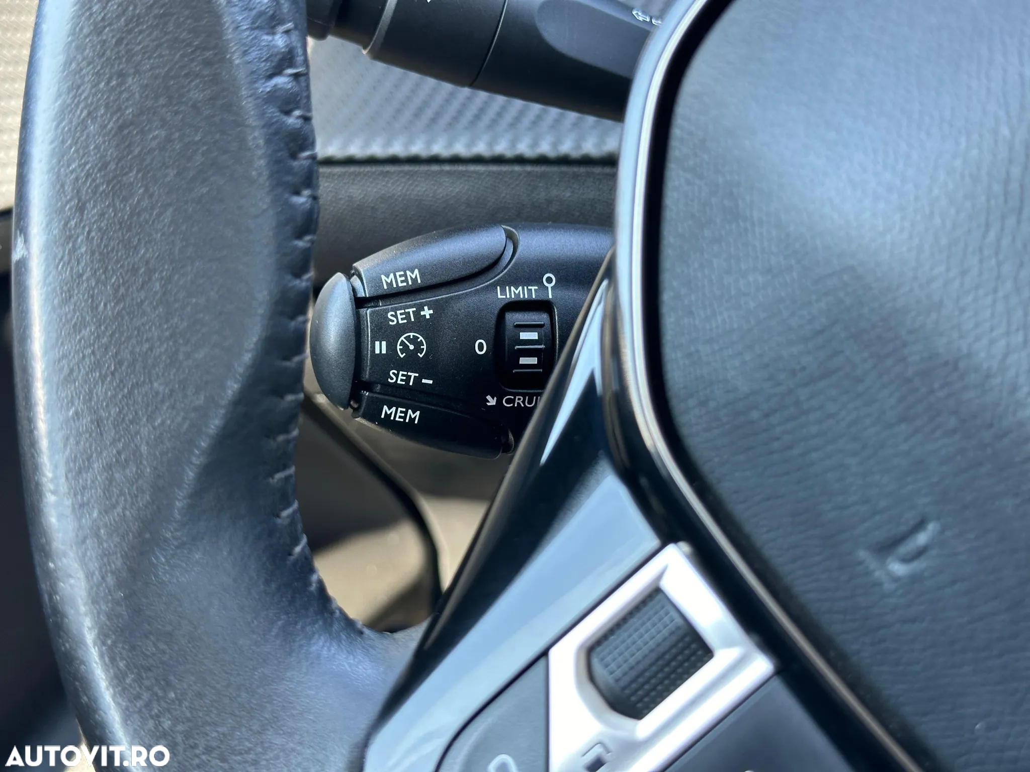 Peugeot 208 1.2 L PureTech STT Active - 27