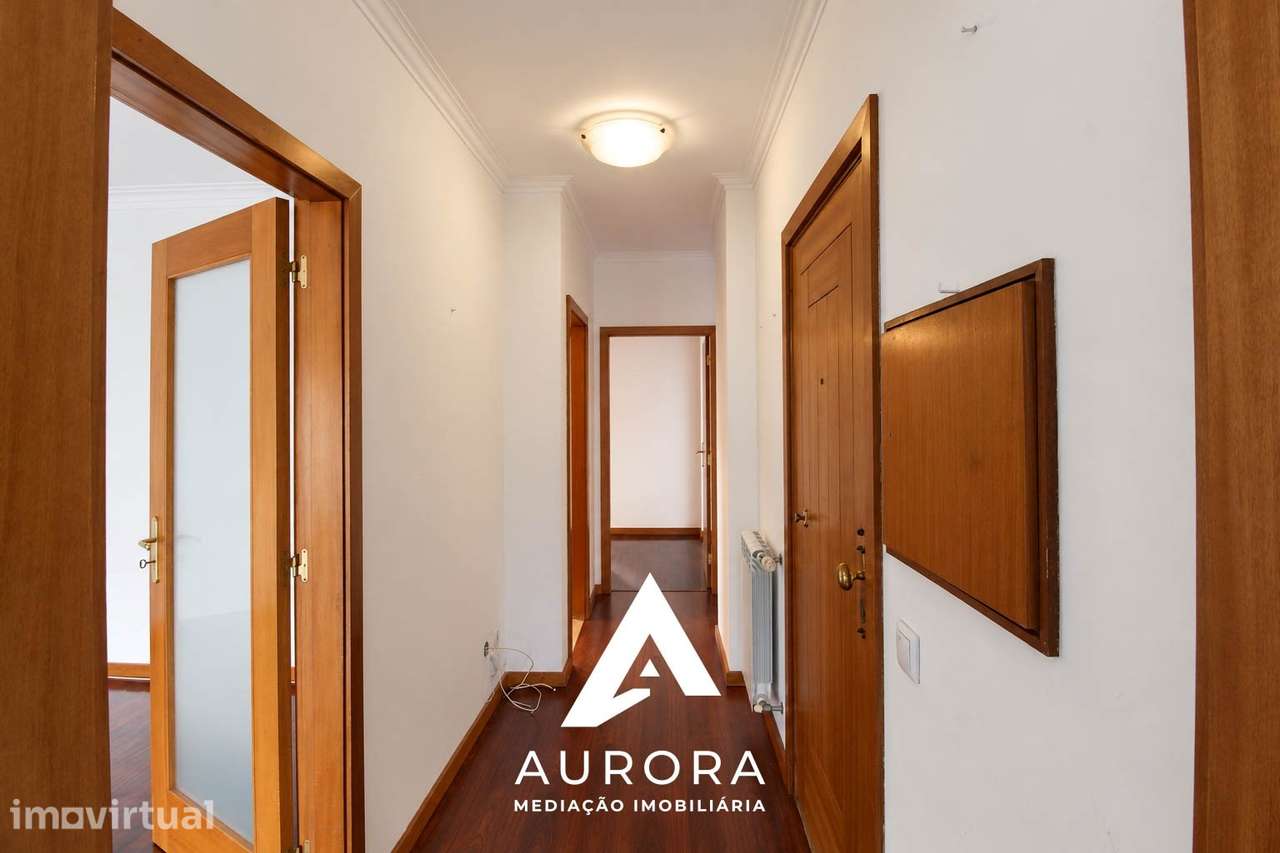 Apartamento T3 com 2 lugares de garagem e sótão - Grande imagem: 4/22