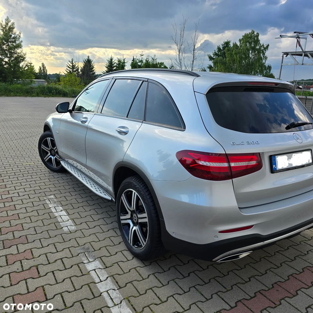 Mercedes-Benz GLC 300 4Matic 9G-TRONIC AMG Line - 9