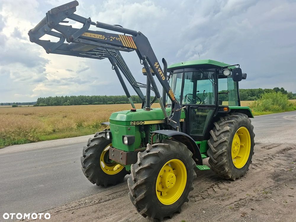 John Deere 2850