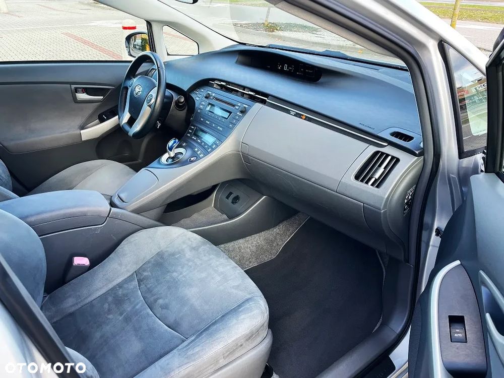 Toyota Prius 1.8 HSD Life - 13