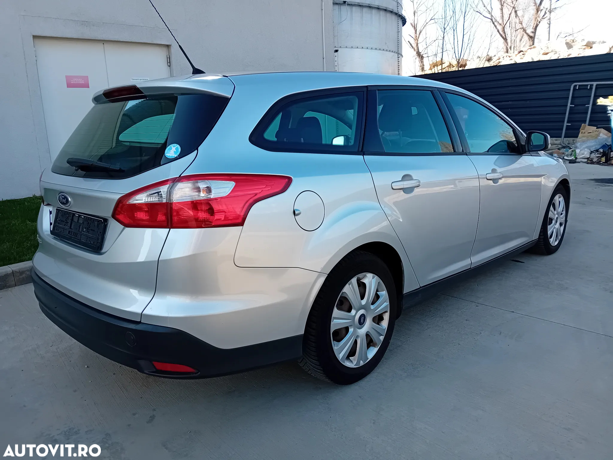 Ford Focus Turnier 1.6 TDCi DPF Start-Stopp-System SYNC Edition - 4