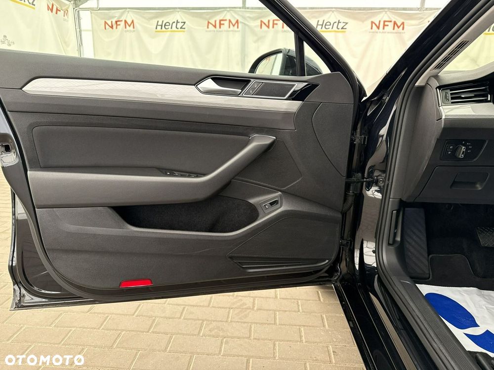 Volkswagen Passat - 11