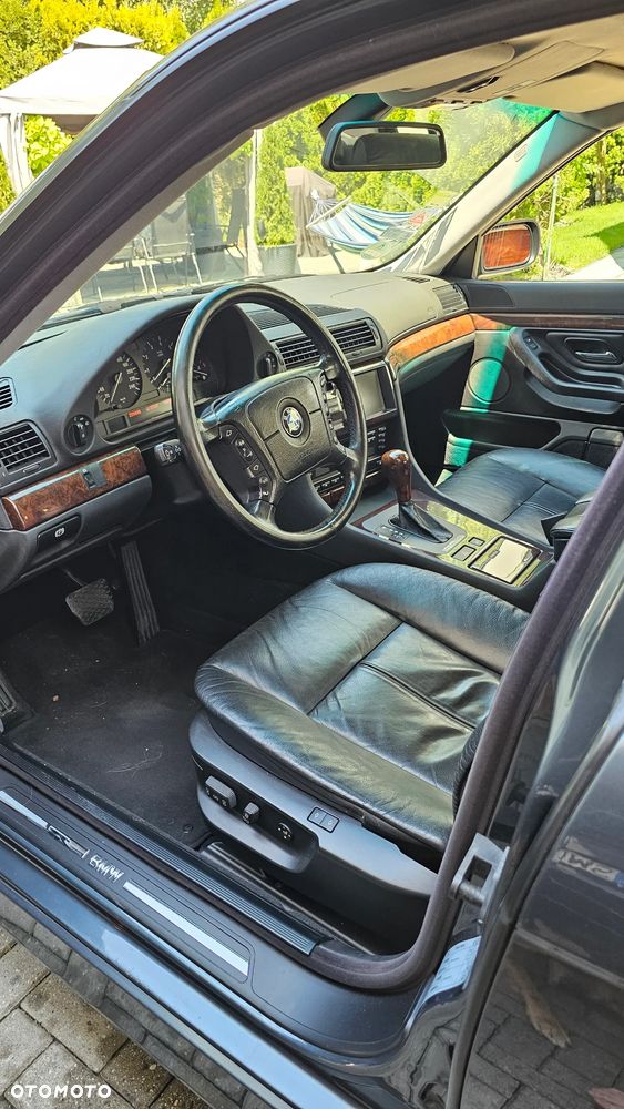 BMW Seria 7 740i - 8
