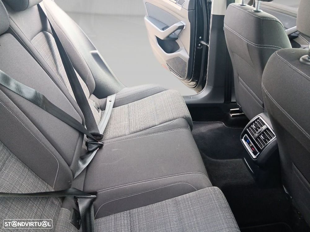 VW Passat Variant 2.0 TDI Business DSG - 17