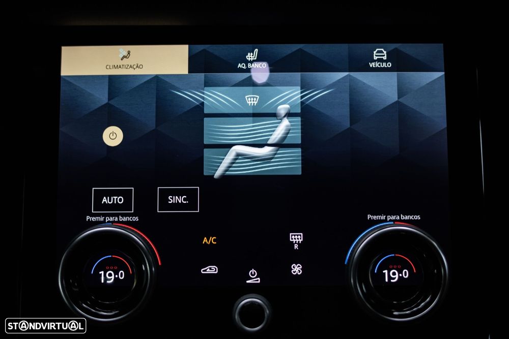 Land Rover Range Rover Evoque 1.5 P300e AWD Auto - 37