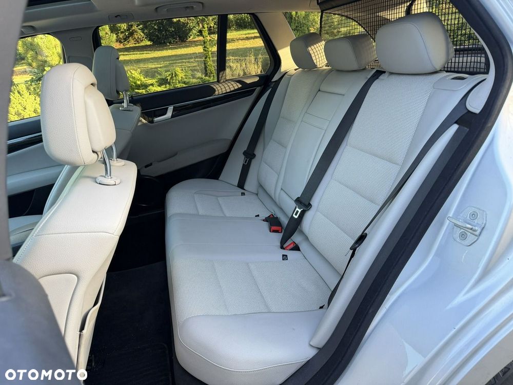 Mercedes-Benz Klasa C 250 CDI DPF 4Matic 7G-TRONIC BlueEFFICIENCY Avantgarde - 15
