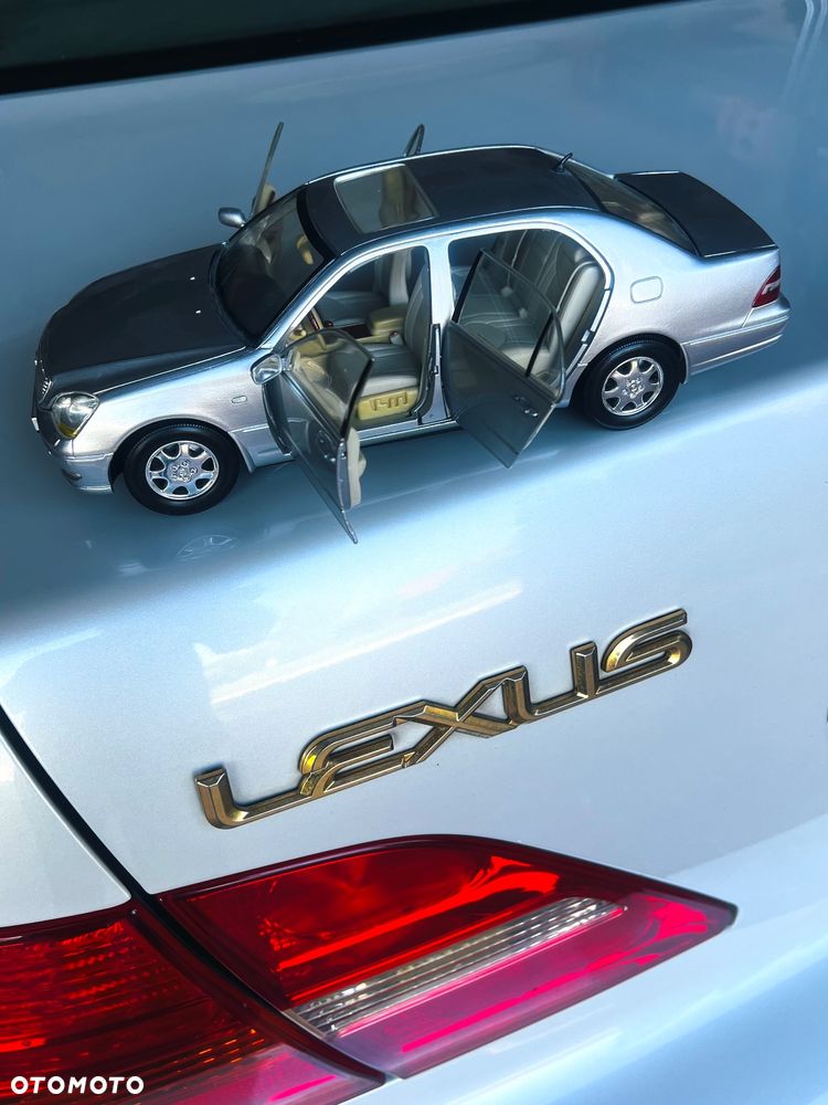 Lexus LS III (2000-2006), 2001