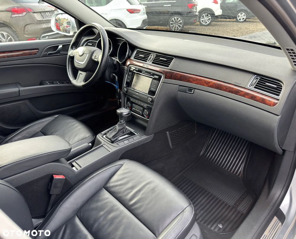 Skoda Superb 3.6 V6 4x4 DSG Elegance - 32