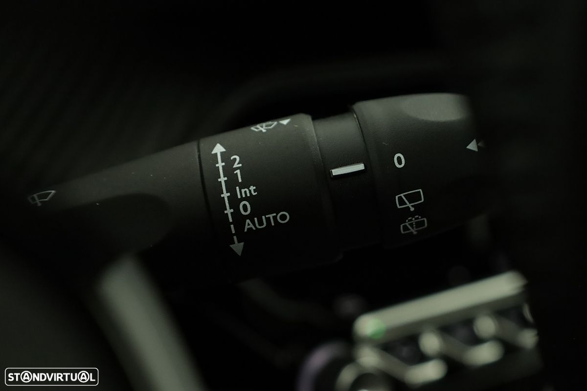 Peugeot 2008 1.2 PureTech Allure - 19