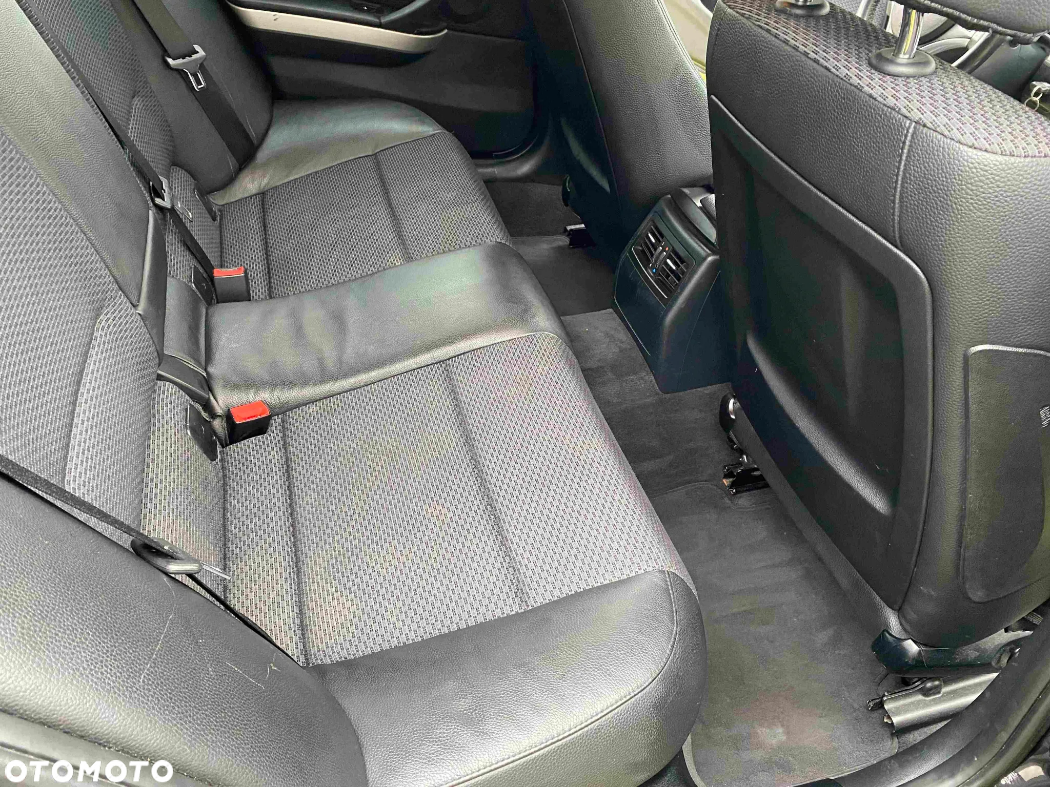 BMW Seria 3 330d xDrive DPF Touring - 13