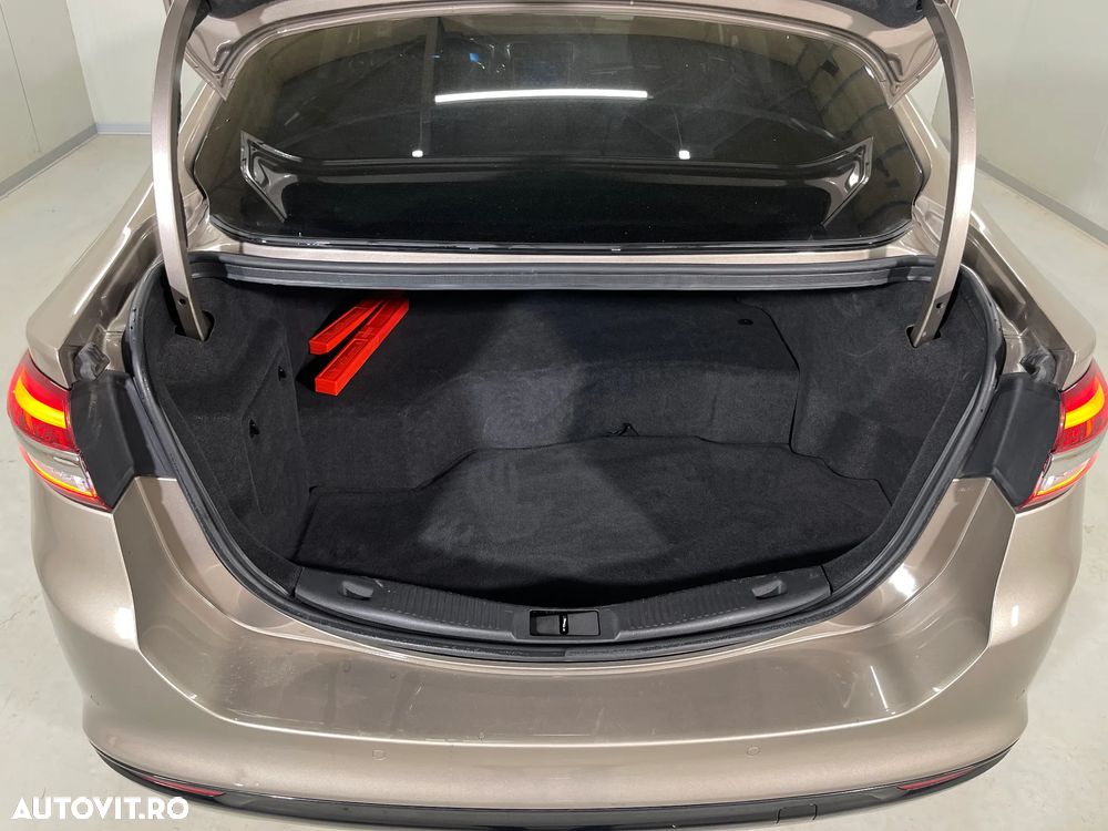 Ford Mondeo 2.0 HEV Titanium - 12