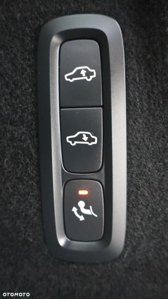 Volvo XC 60 B5 B AWD Ultra Dark - 24