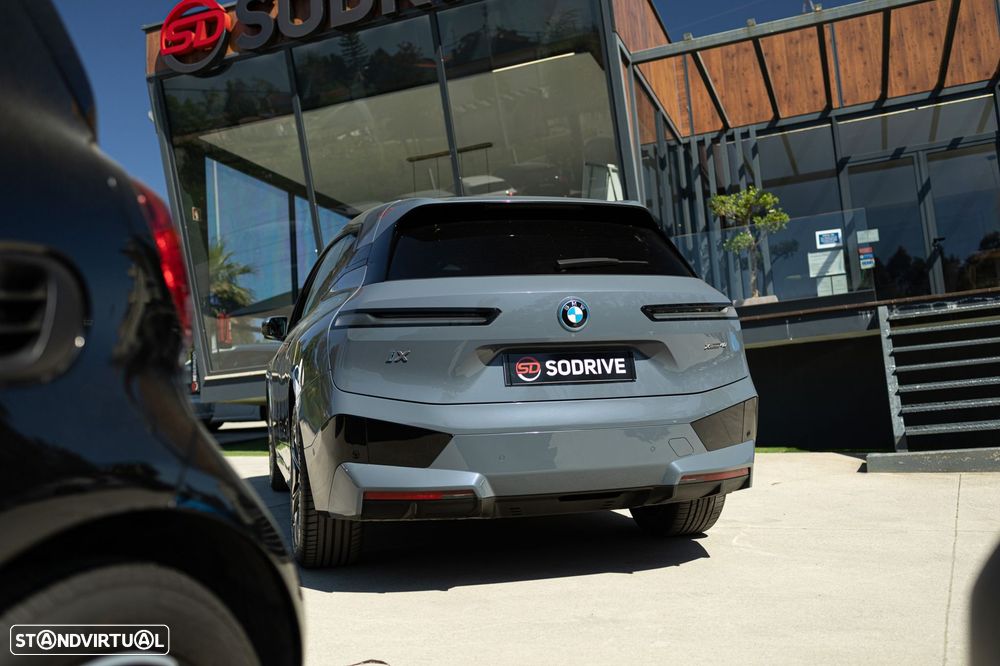 BMW iX xDrive 40 Pack Desportivo - 43