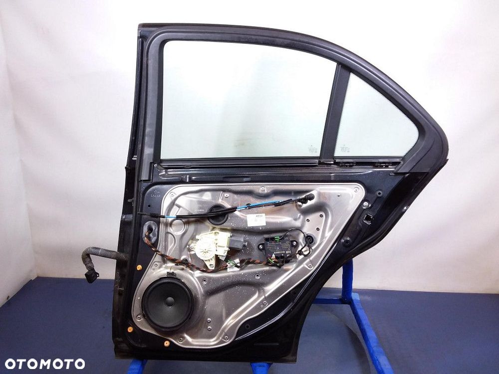MERCEDES C W204 LIFT SEDAN DRZWI TYŁ PRAWE 183 - 7
