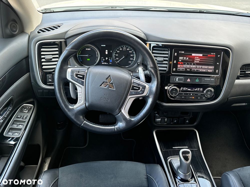 Mitsubishi Outlander 2.0 4WD Top - 25