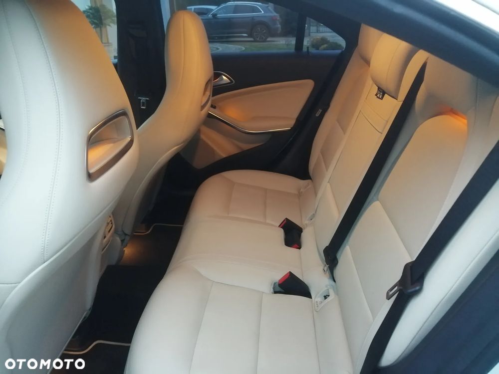 Mercedes-Benz CLA 250 4Matic 7G-DCT - 20