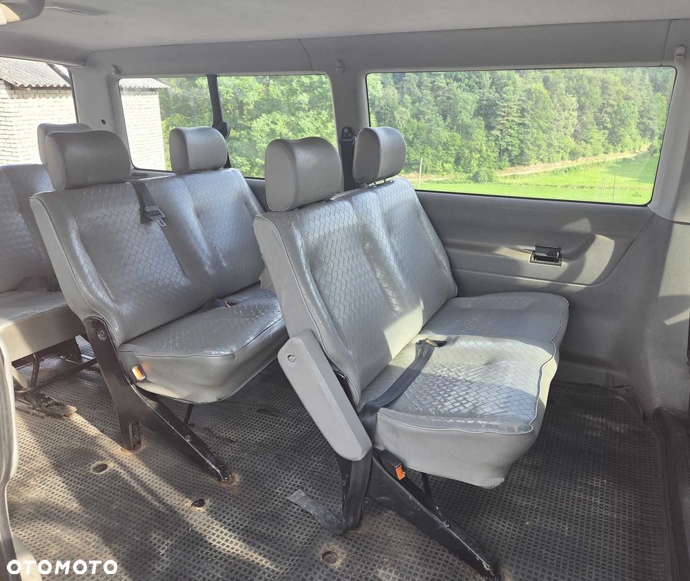 Volkswagen Caravelle - 7