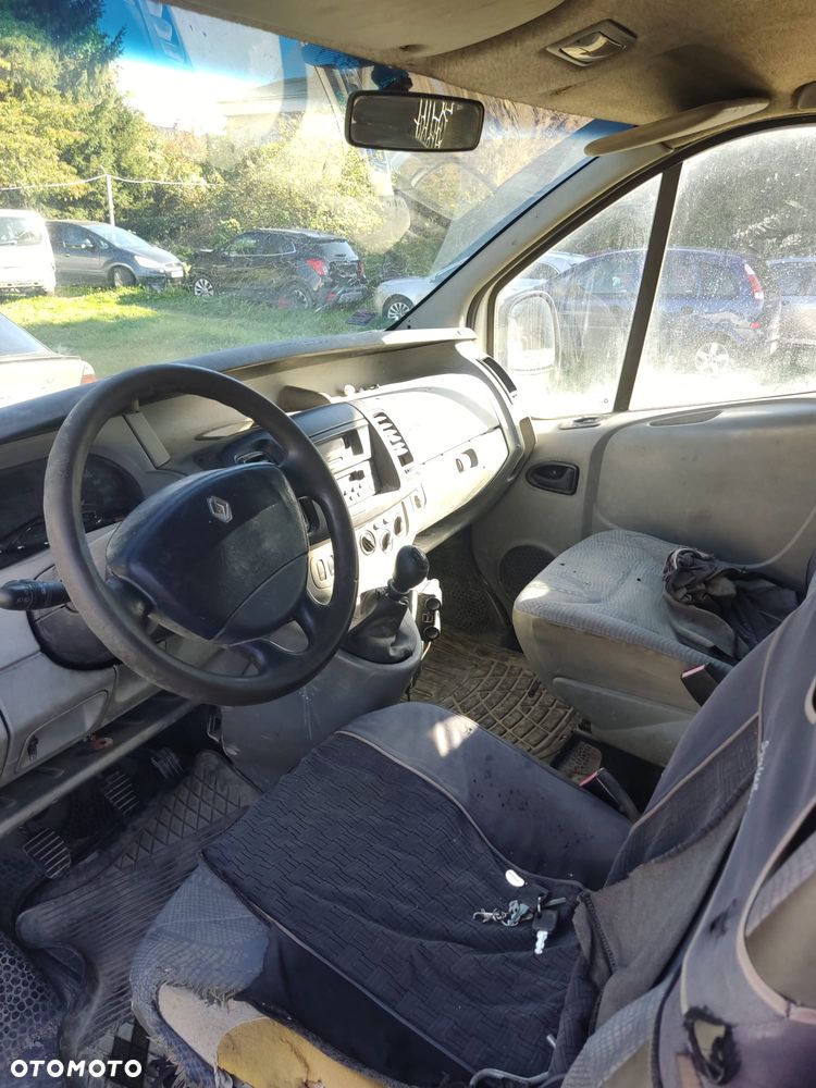 Renault Trafic Passenger - 4
