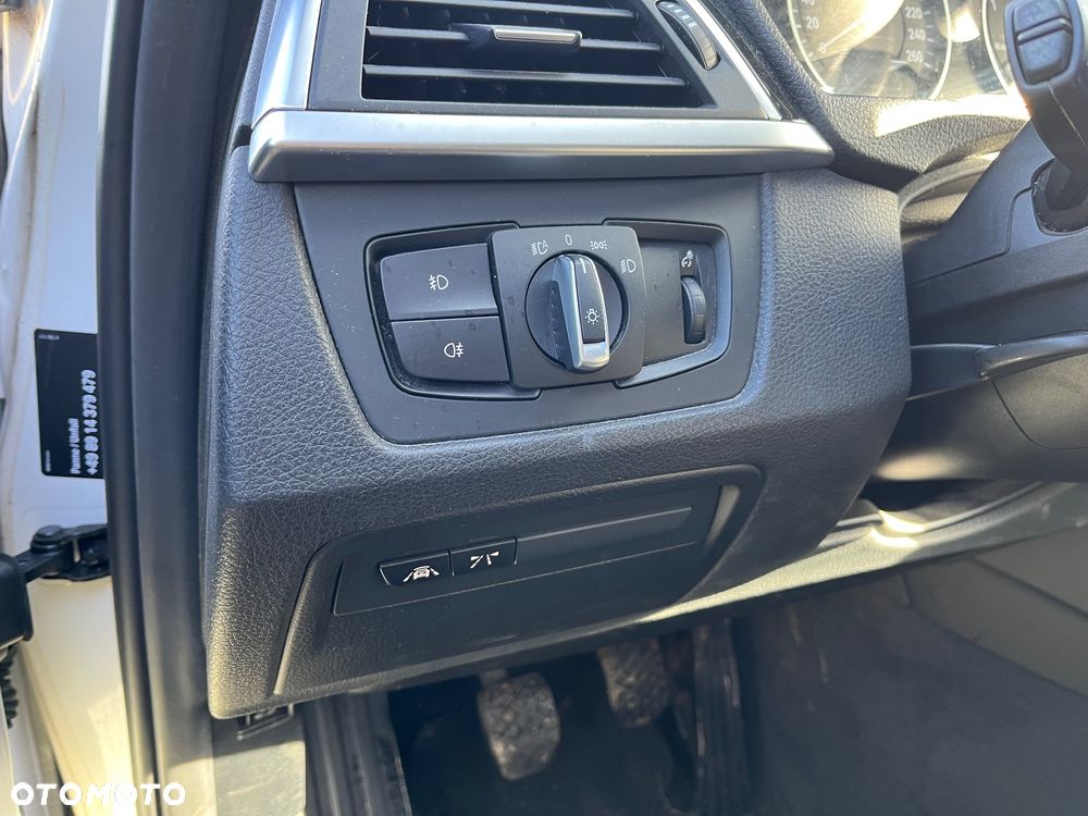 BMW Seria 3 318d xDrive - 11