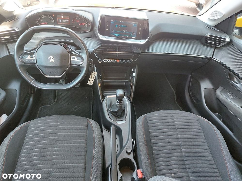 Peugeot 208 - 15