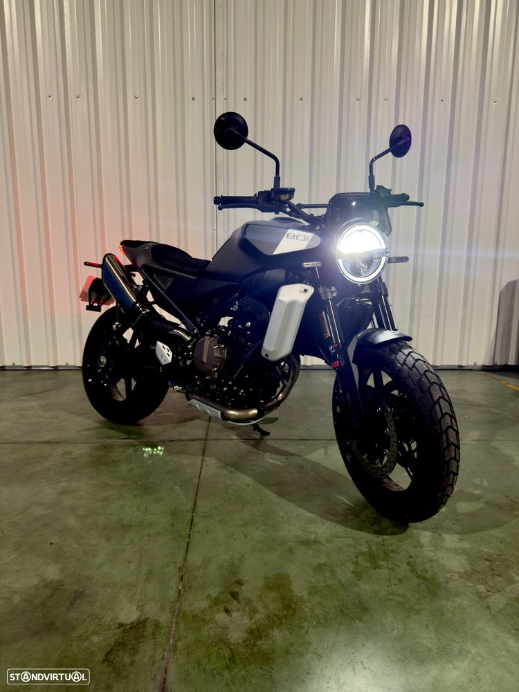 Husqvarna Svartpilen 801 - 15