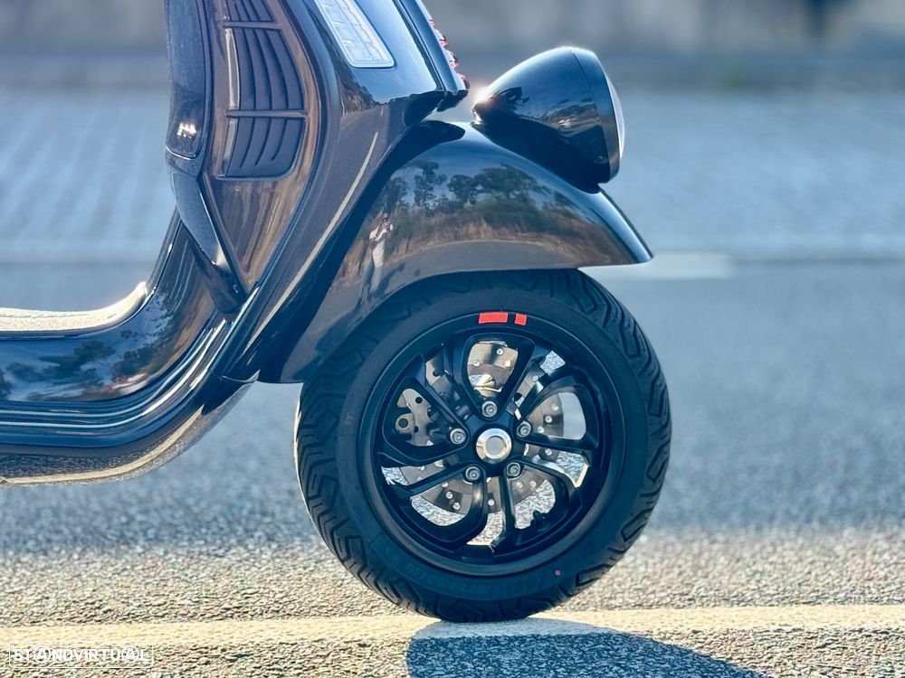 Vespa GTV CVT 300 black - 11