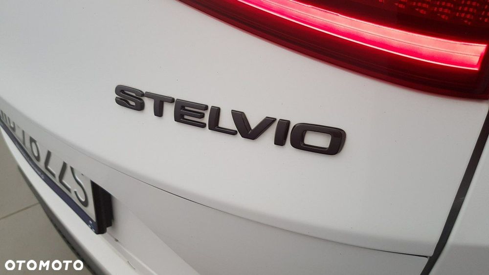 Alfa Romeo Stelvio - 17