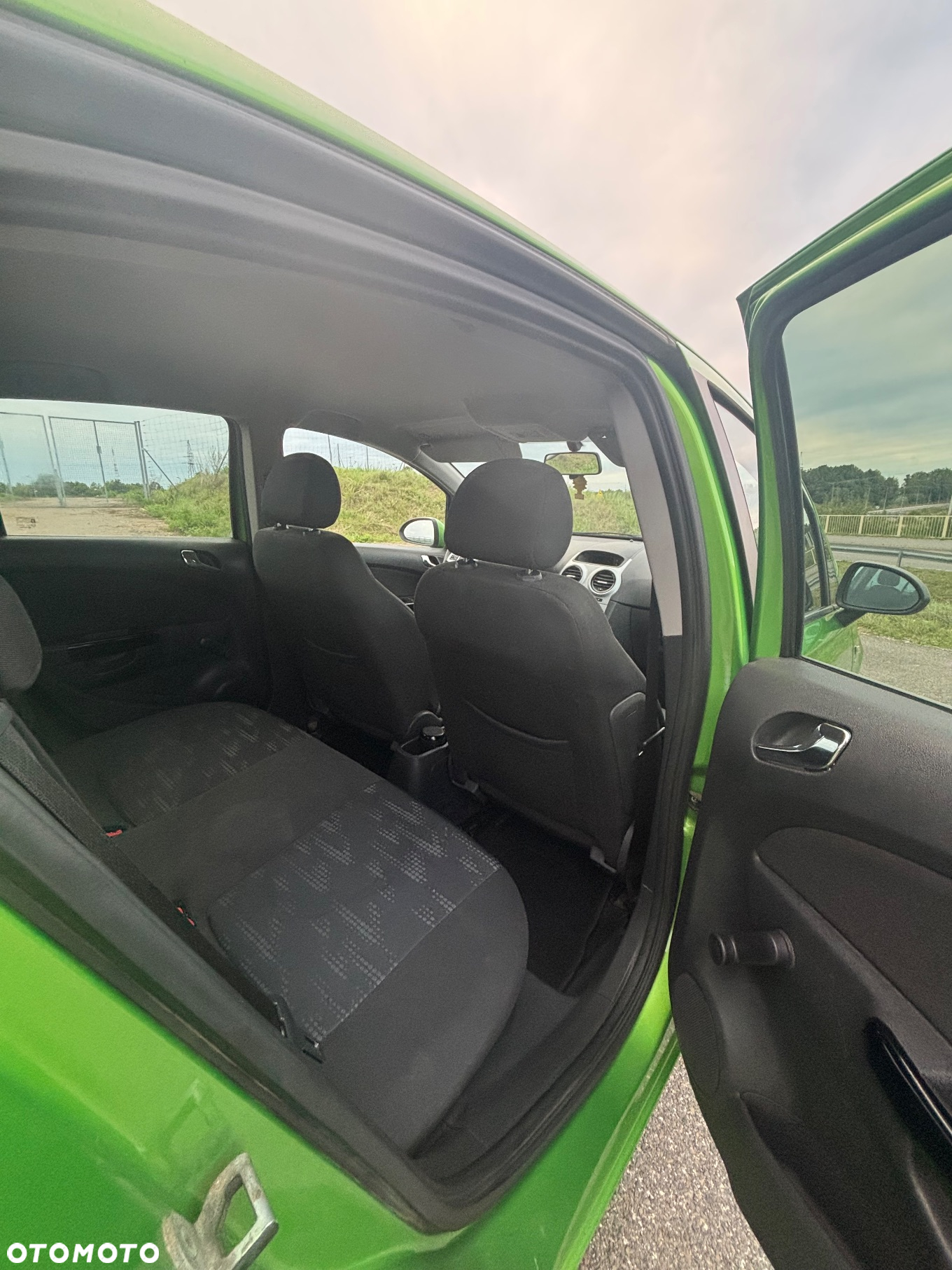 Opel Corsa 1.4 16V Satellite - 19