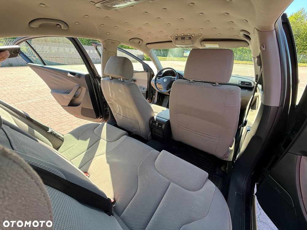 Volkswagen Passat - 24