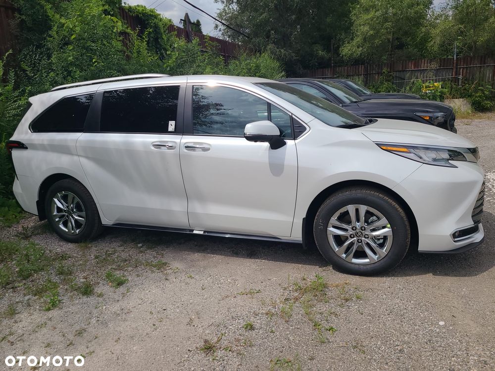Toyota Sienna - 16