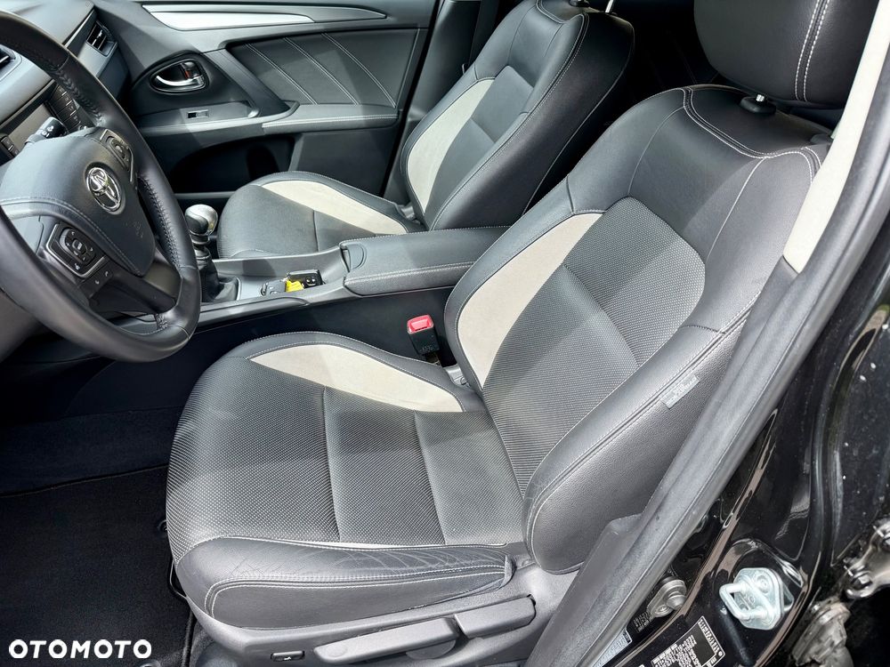 Toyota Avensis Touring Sports 1.8 Executive - 14