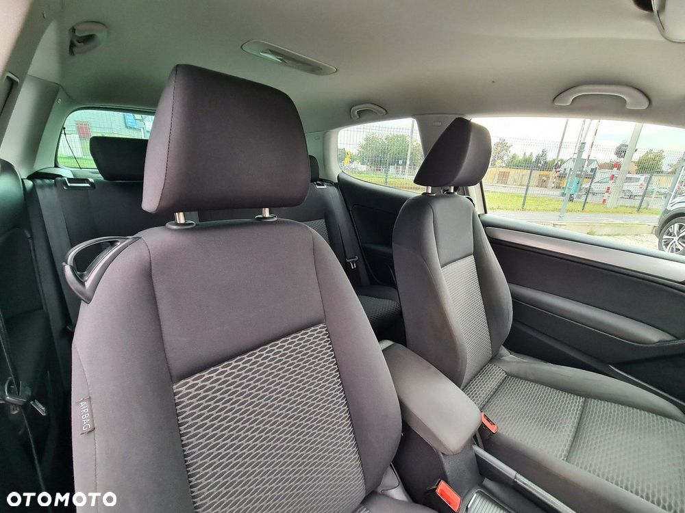 Volkswagen Golf VI 1.6 TDI Comfortline - 17