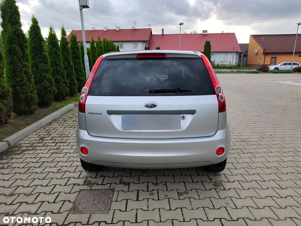 Ford Fiesta 1.3 Ambiente - 21