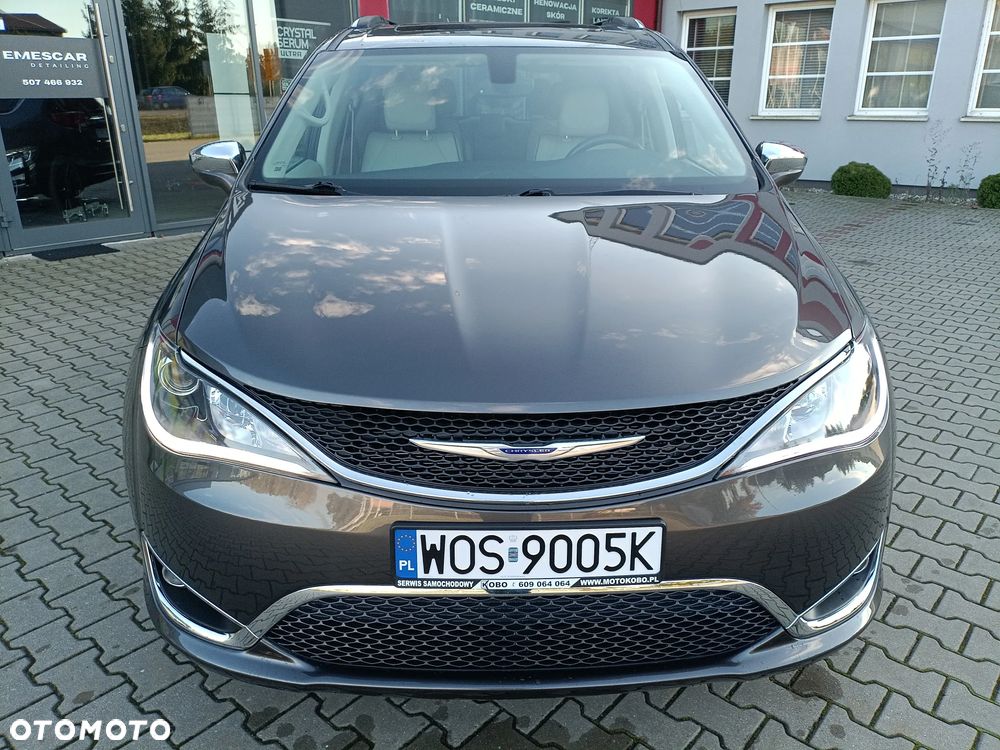 Chrysler Pacifica - 8