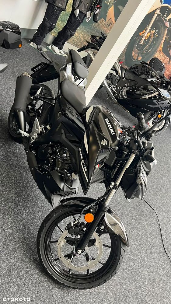 Suzuki GSX - 6