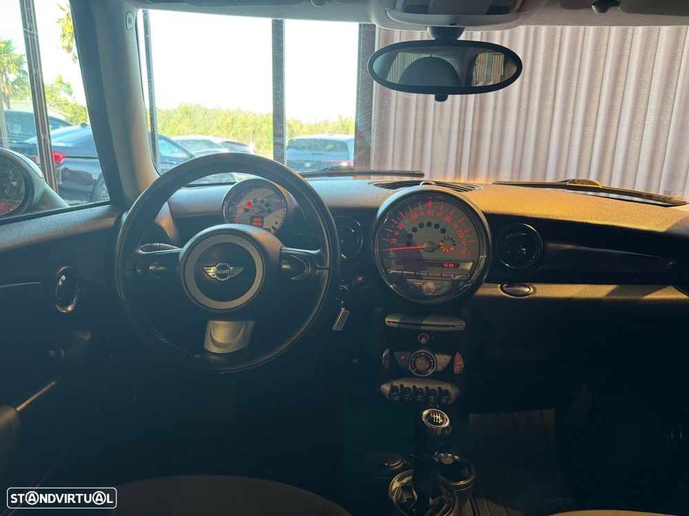 MINI 3 Portas Cooper D - 18