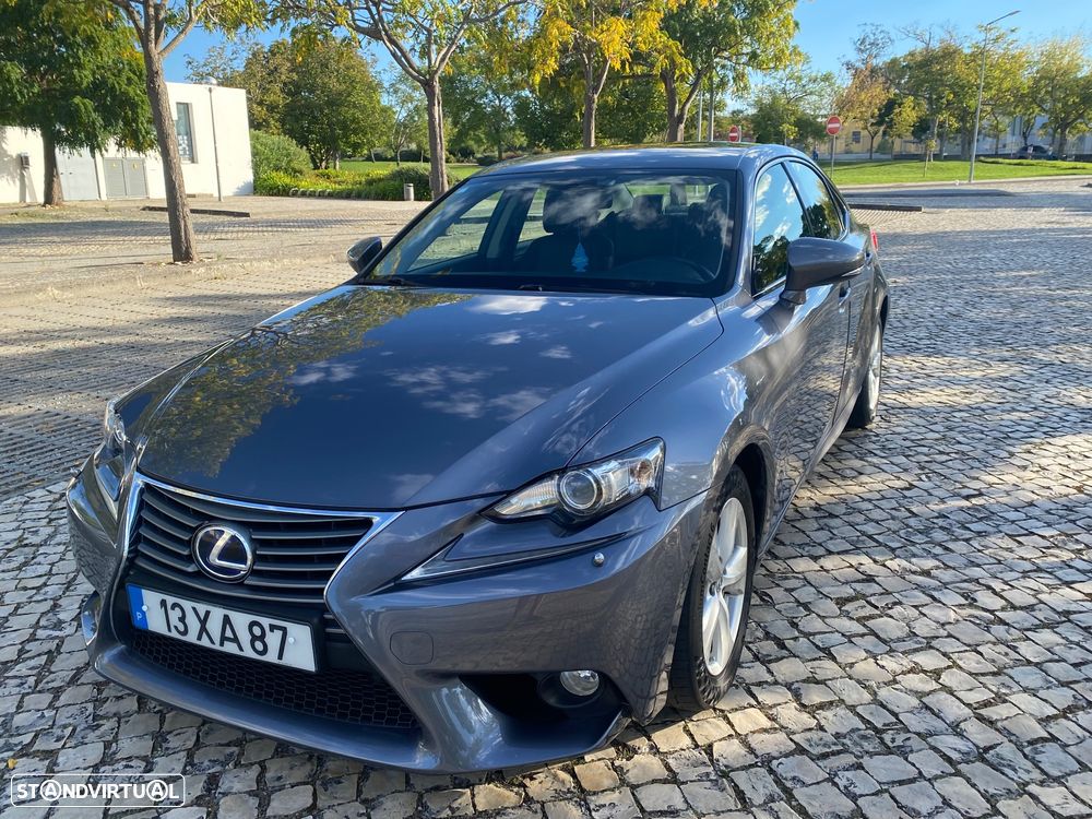 Lexus IS 300H - 5