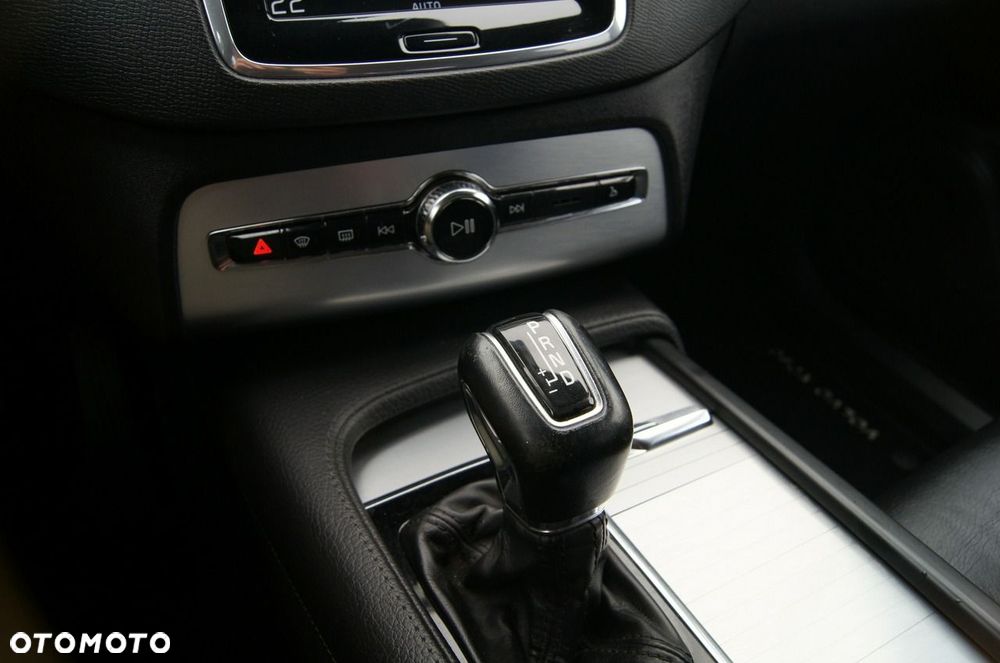 Volvo XC 90 D5 AWD Geartronic Momentum - 26