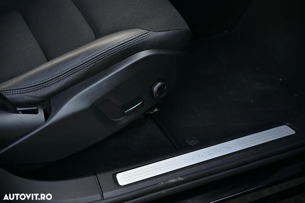 Volvo XC 60 B4 D AWD Geartronic Momentum - 17