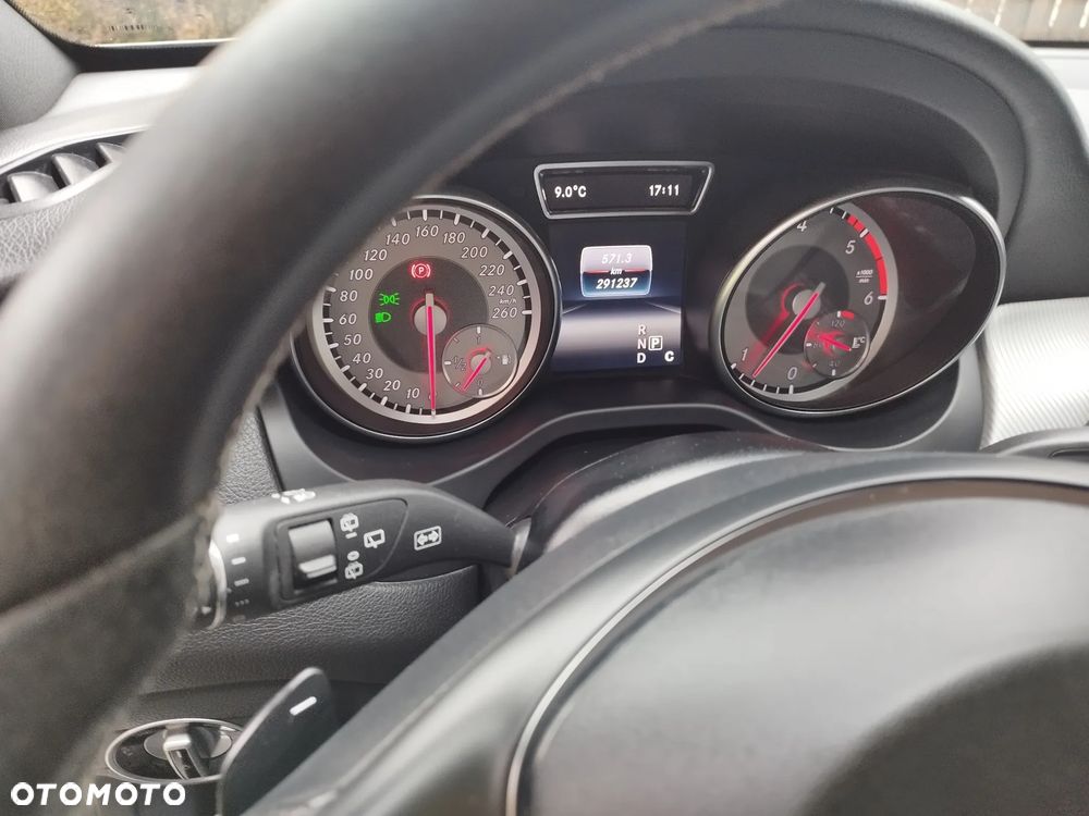 Mercedes-Benz GLA 220 d 4Matic 7G-DCT - 8