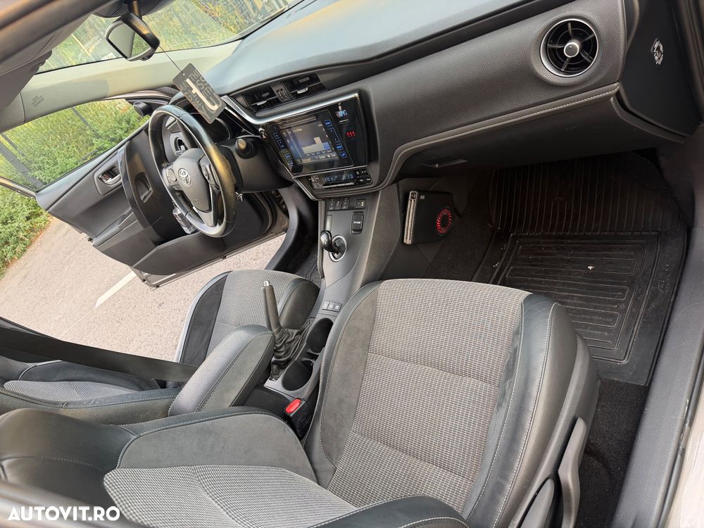 Toyota Auris 1.8 L VVT-i Sol + - 6